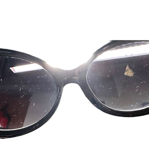 Liz Claiborne black plastic frame oval sunglasses 81141 - Picture 9 of 9